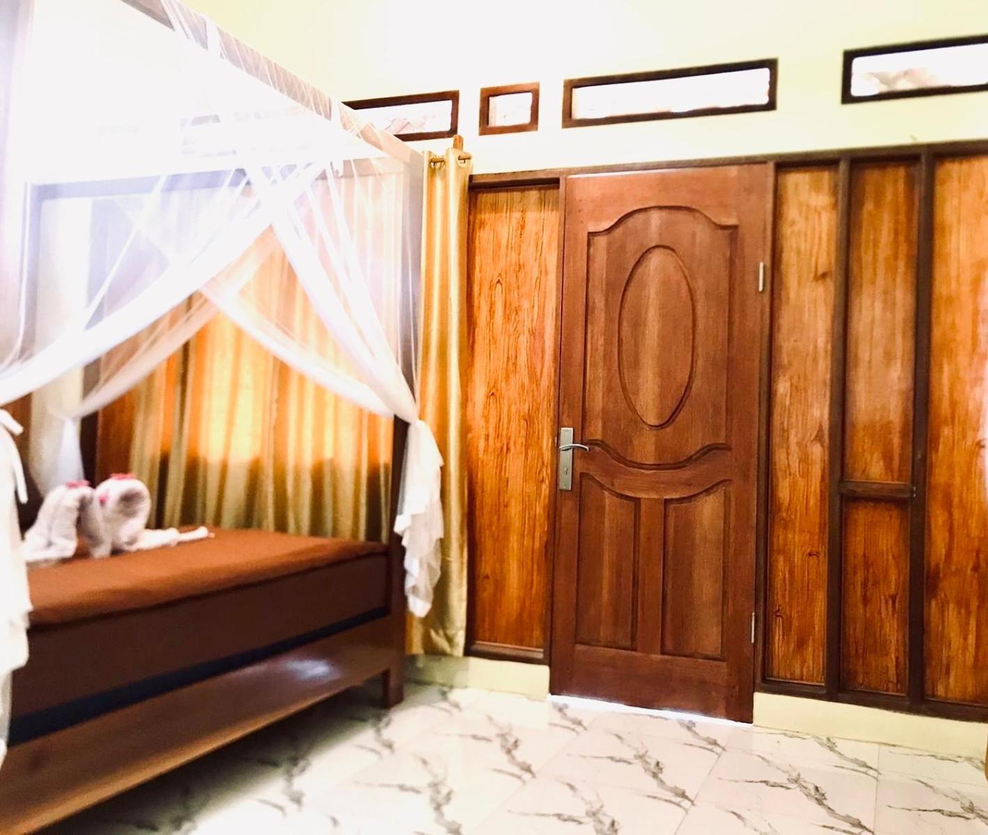 R5 Keramba Inn Bukit Lawang Exterior photo